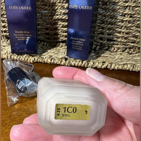 NEW Estee Lauder Double Wear Stay in Place Foundation with pump 1C0 Shell - Picture 5 of 7